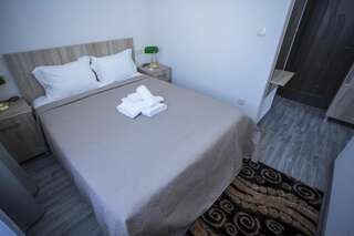 Отель Hotel Garanti Батуми Люкс с кроватью размера «king-size» и балконом-3