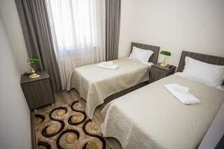 Отель Hotel Garanti Батуми Двухместный номер Делюкс с 2 отдельными кроватями-1